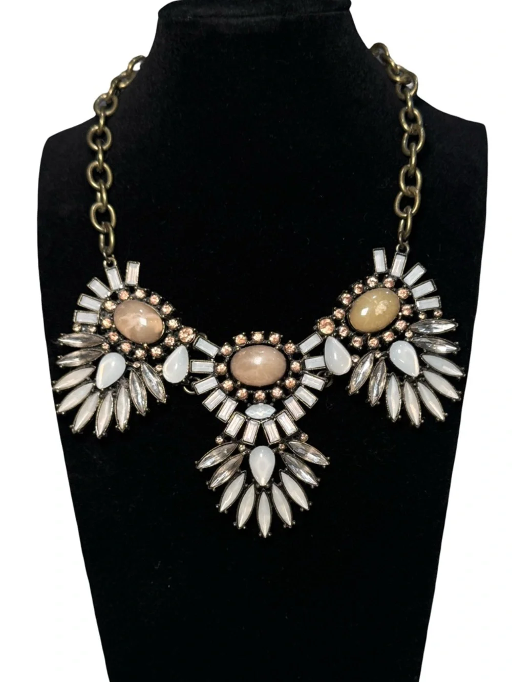 🦋🏵️ Statement Crystal Bib Necklace‎ - Beige, White, Gold Accent 🏵️🦋